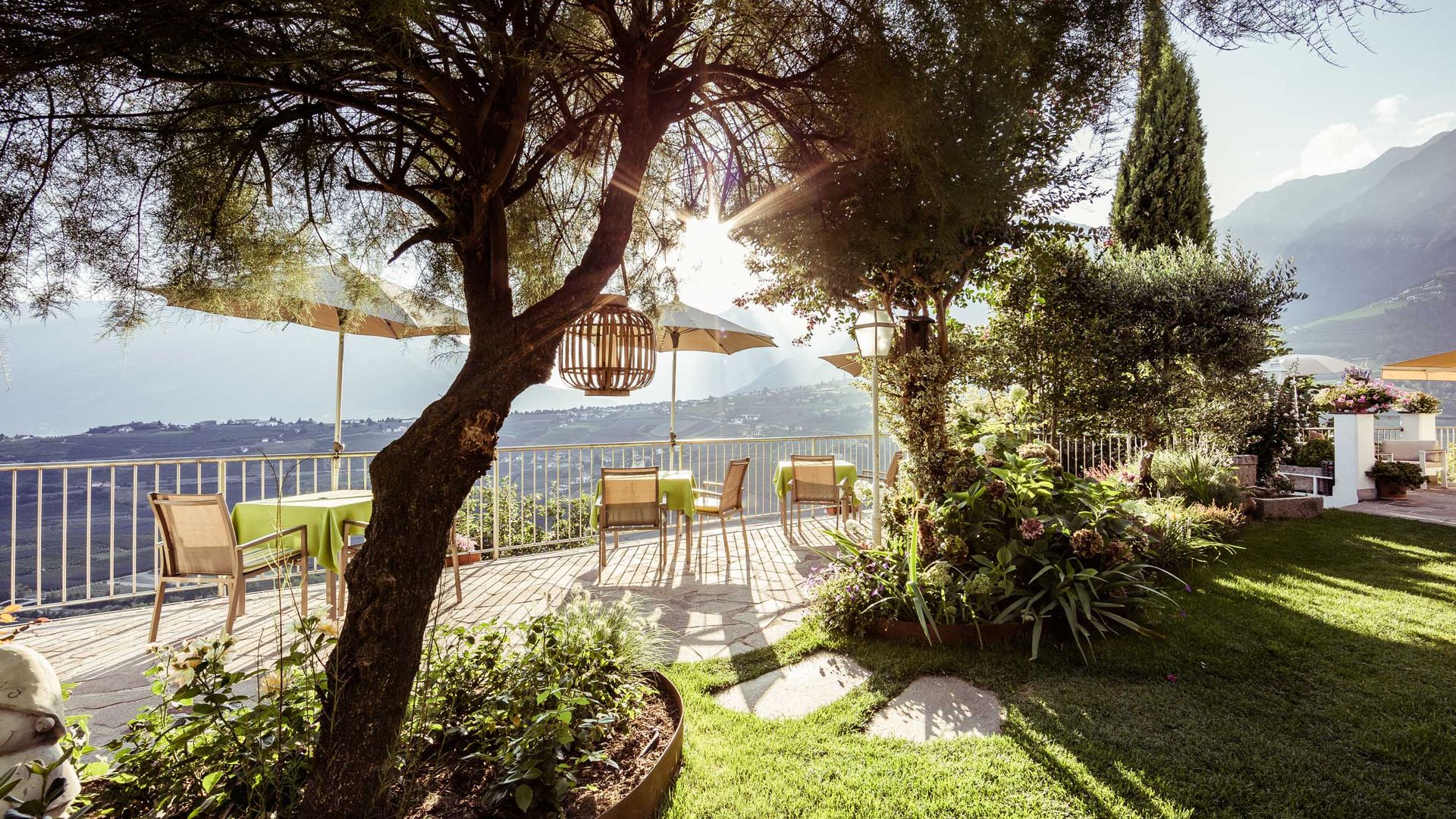 Gartenbereich, mediterrane Pflanzen, Panoramablick, Hotel Tenne